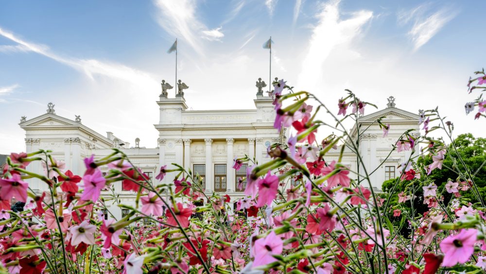 The Main University Building in evening light. Photographer: Kennet Ruona